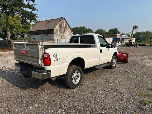 Image of Ford F-350 equipment image 4