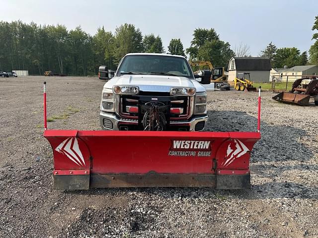 Image of Ford F-350 equipment image 1