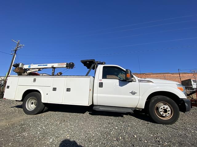 Image of Ford F-350 equipment image 2