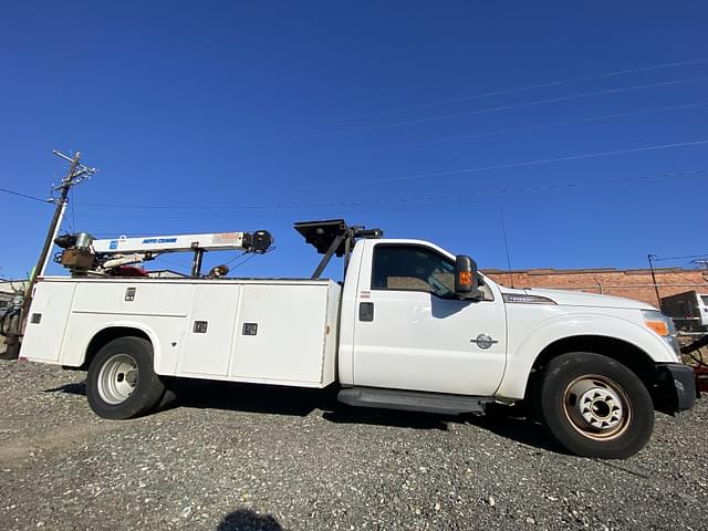 Image of Ford F-350 equipment image 1