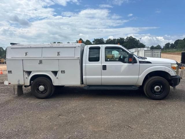 Image of Ford F-350 equipment image 3