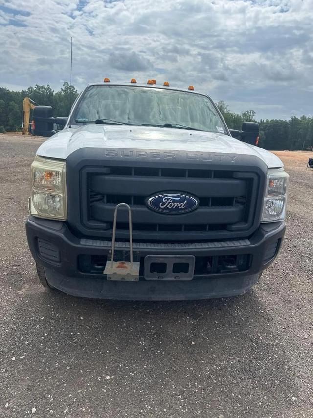 Image of Ford F-350 equipment image 1
