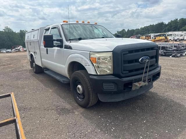 Image of Ford F-350 equipment image 2