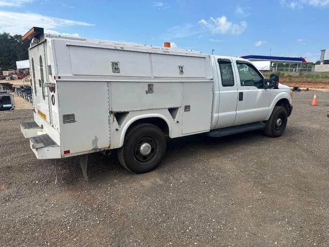 Image of Ford F-350 equipment image 4
