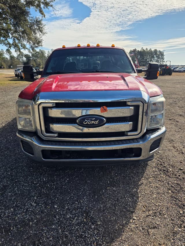 Image of Ford F-350 equipment image 2