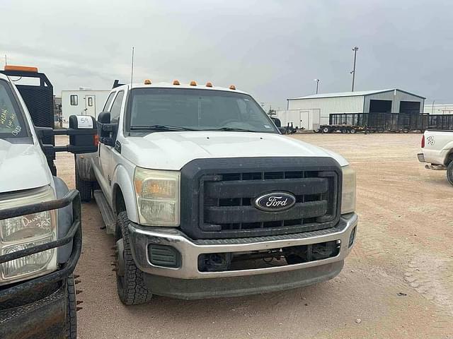 Image of Ford F-350 equipment image 1