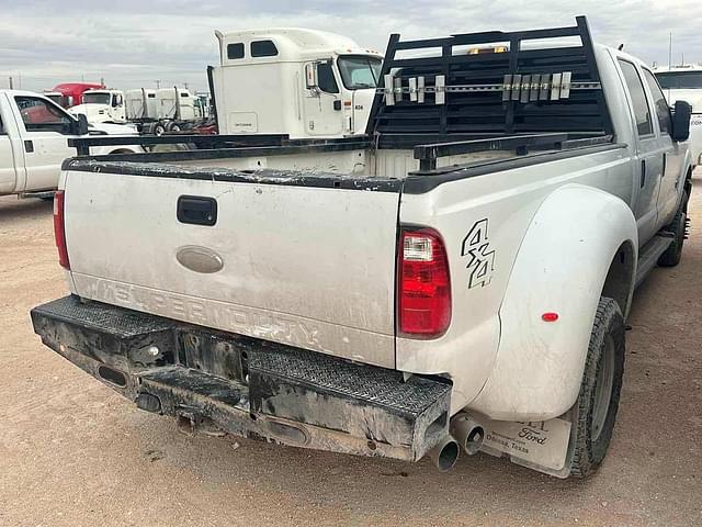 Image of Ford F-350 equipment image 3