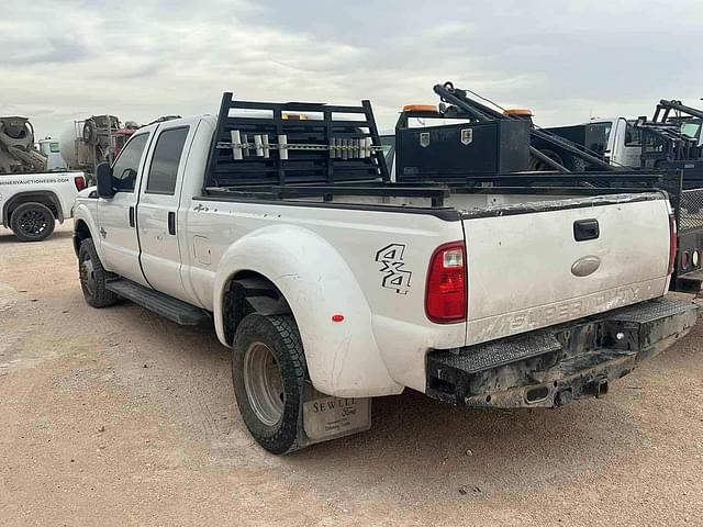 Image of Ford F-350 equipment image 2