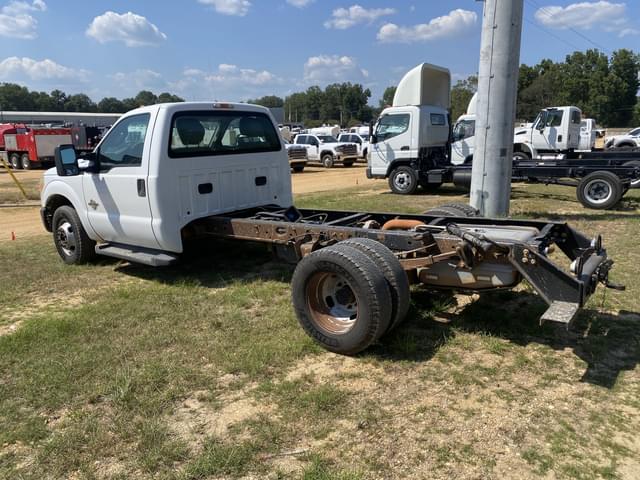 Image of Ford F-350 equipment image 1