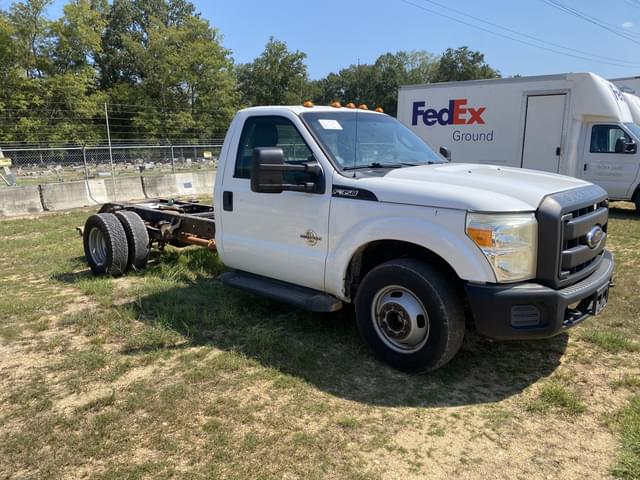 Image of Ford F-350 equipment image 3