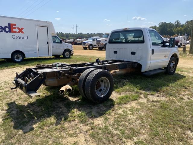 Image of Ford F-350 equipment image 2