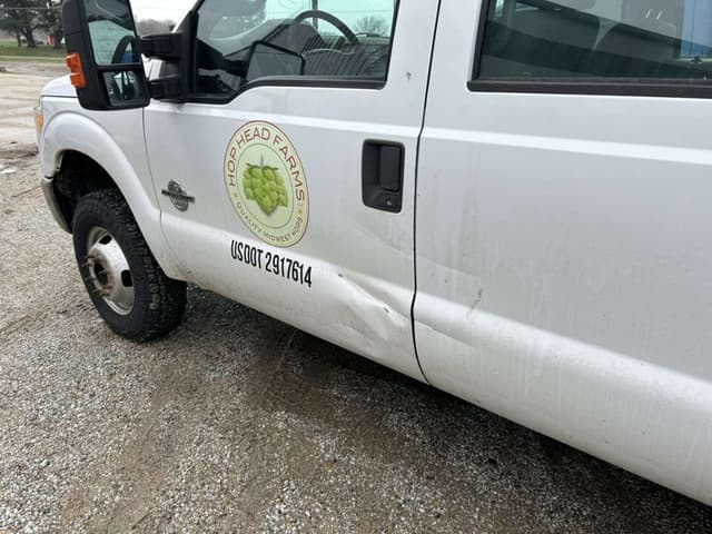 Image of Ford F-350 equipment image 2