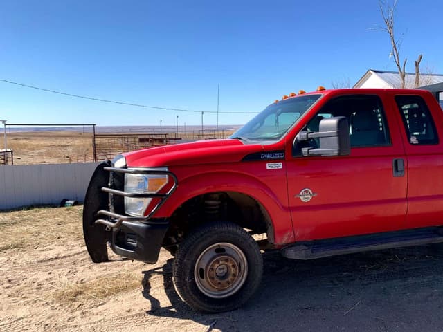 Image of Ford F-350 equipment image 3
