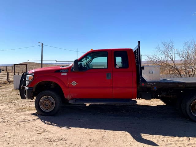 Image of Ford F-350 equipment image 2