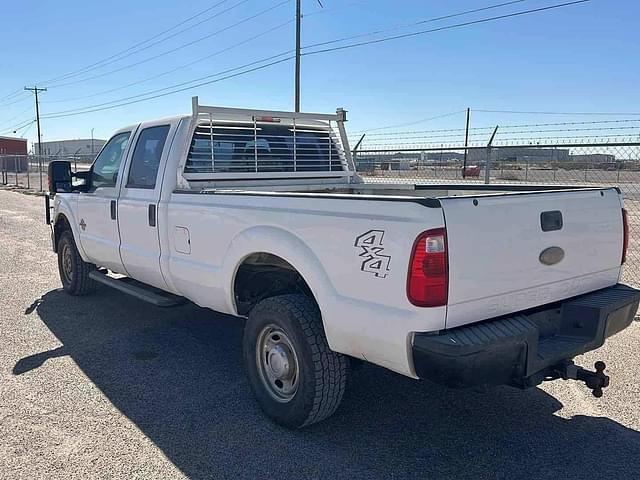 Image of Ford F-350 equipment image 3