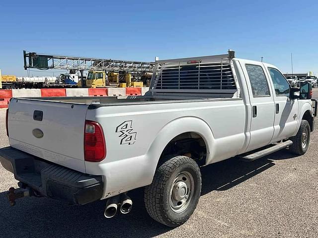 Image of Ford F-350 equipment image 2