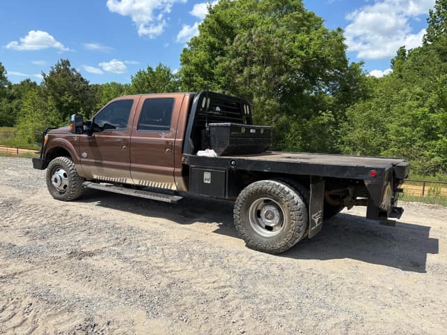 Image of Ford F-350 equipment image 2