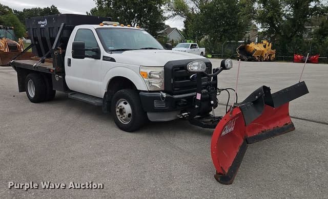Image of Ford F-350 equipment image 2