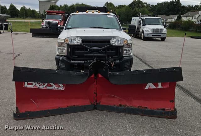 Image of Ford F-350 equipment image 1