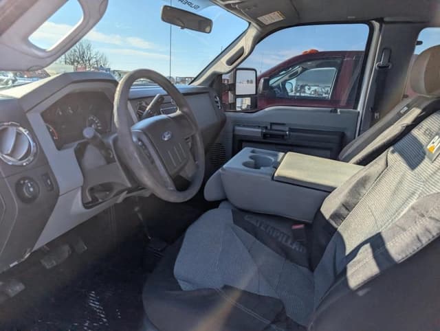 Image of Ford F-350 equipment image 2