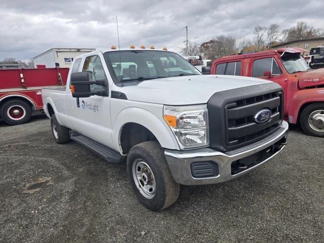 Image of Ford F-350 equipment image 2