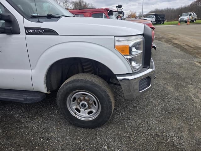 Image of Ford F-350 equipment image 3