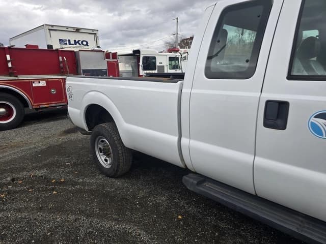 Image of Ford F-350 equipment image 4