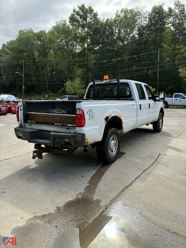 Image of Ford F-350 equipment image 4