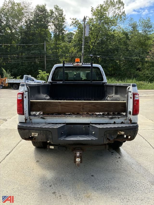 Image of Ford F-350 equipment image 3