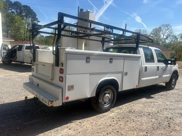 Image of Ford F-350 equipment image 2