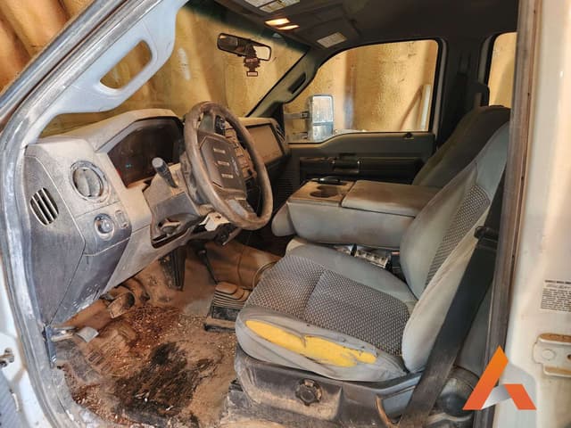 Image of Ford F-350 equipment image 4