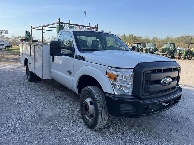 Image of Ford F-350 equipment image 3