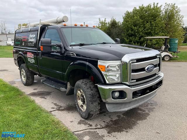 Image of Ford F-350 equipment image 2