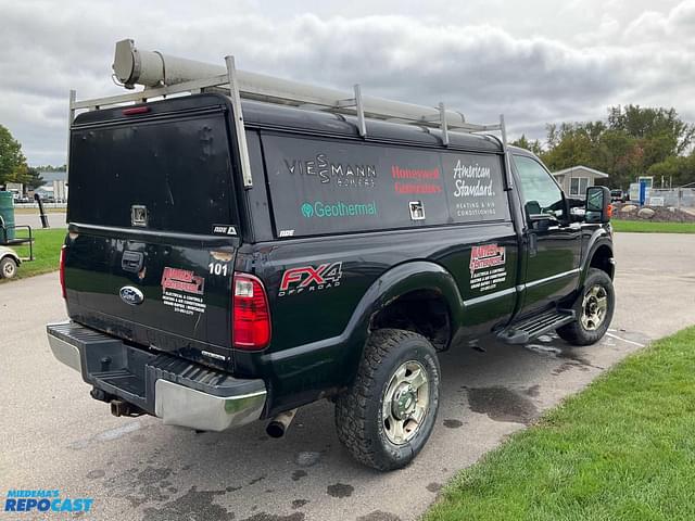 Image of Ford F-350 equipment image 4