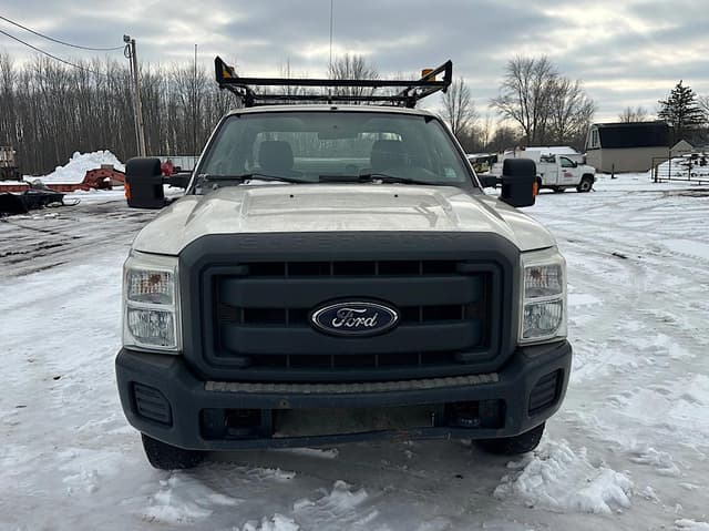 Image of Ford F-350 equipment image 1