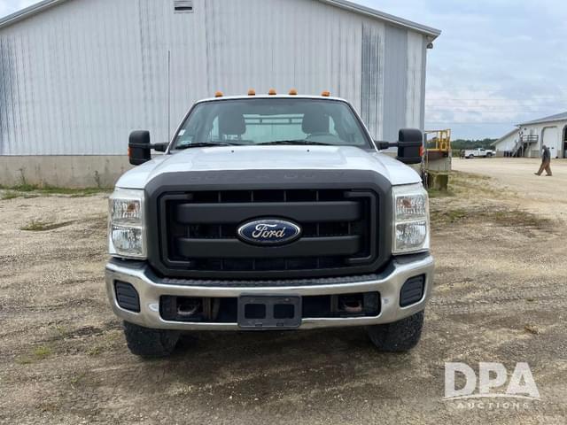 Image of Ford F-350 equipment image 2
