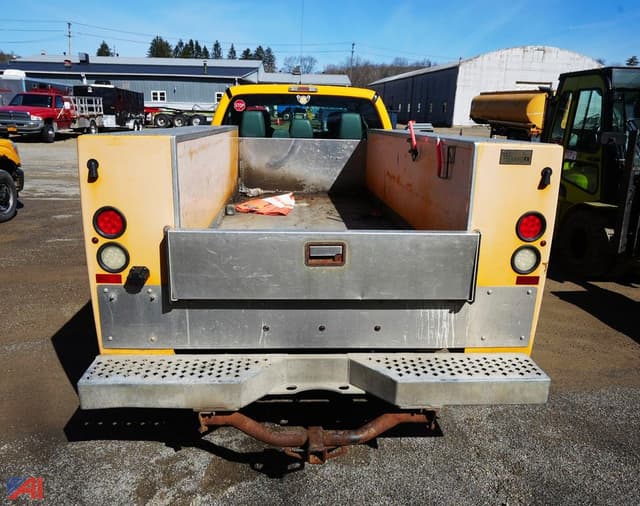 Image of Ford F-350 equipment image 3