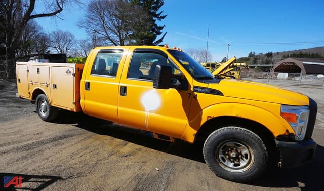 Image of Ford F-350 equipment image 4