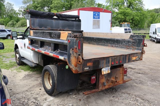 Image of Ford F-350 equipment image 3