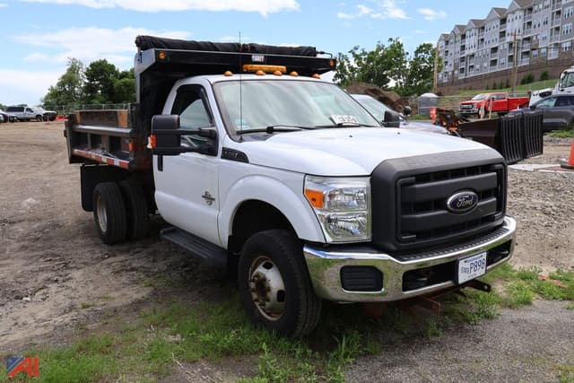 Image of Ford F-350 equipment image 1