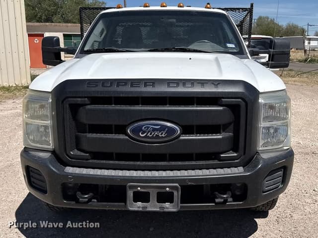 Image of Ford F-350 equipment image 1