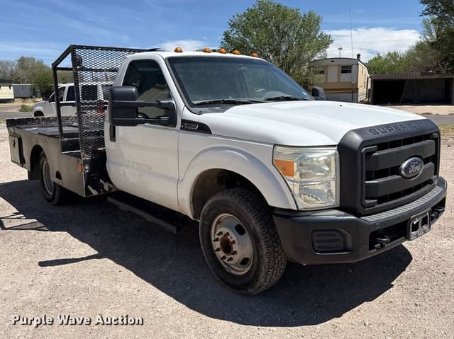 Image of Ford F-350 equipment image 2