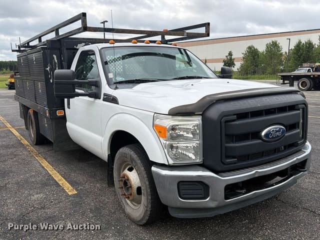 Image of Ford F-350 equipment image 2