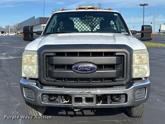 Image of Ford F-350 equipment image 1