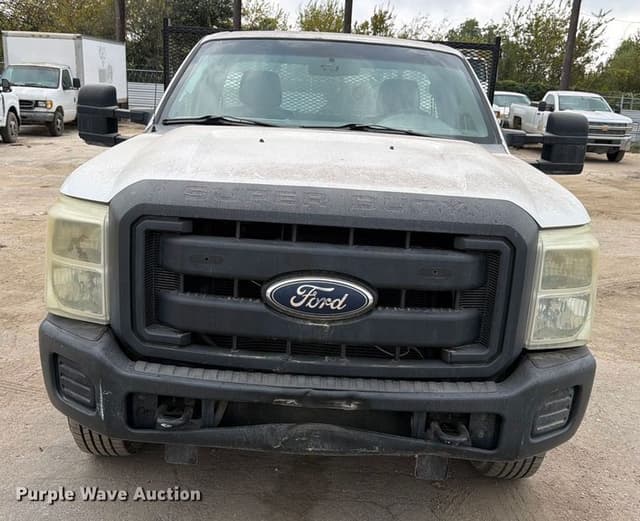 Image of Ford F-350 equipment image 1