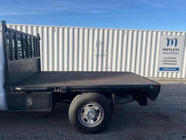 Image of Ford F-350 equipment image 4