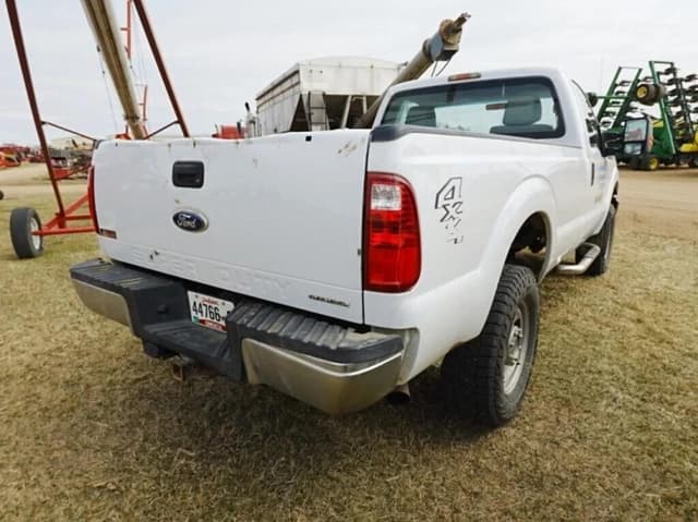 Image of Ford F-350 equipment image 2