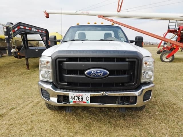 Image of Ford F-350 equipment image 4