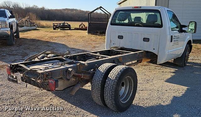 Image of Ford F-350 equipment image 4