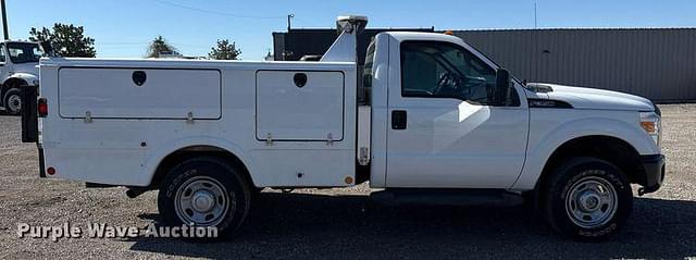 Image of Ford F-350 equipment image 3